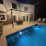 Madeira Protea Retreat- With Heated Private Pool, Gym And Office Villa Campanário