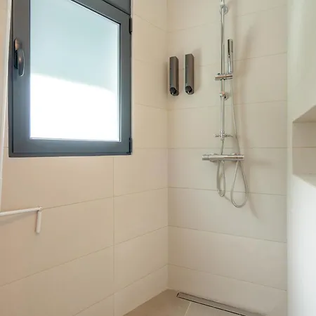 Villa Madeira Protea Retreat- With Heated Private Pool, Gym And Office