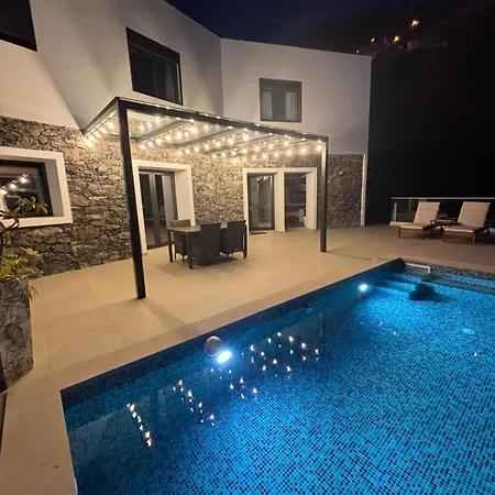 Madeira Protea Retreat- With Heated Private Pool, Gym And Office Villa Campanário