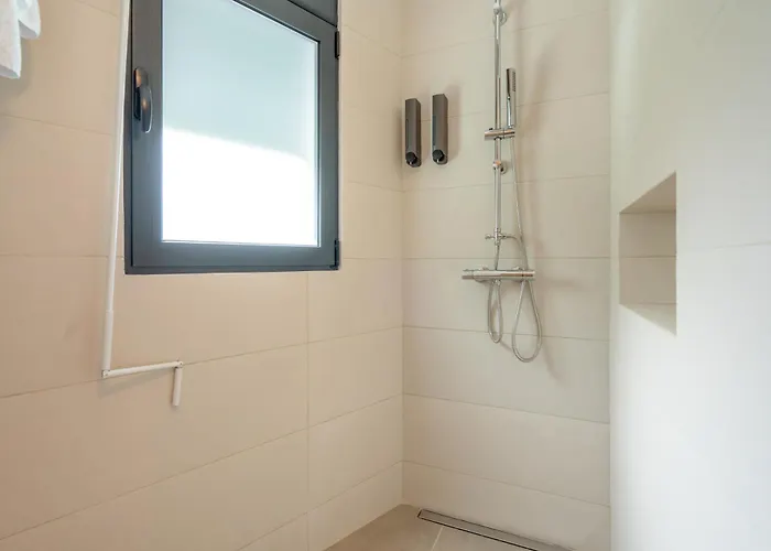 Villa Madeira Protea Retreat- With Heated Private Pool, Gym And Office