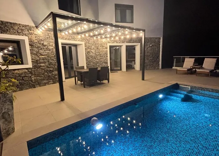 Madeira Protea Retreat- With Heated Private Pool, Gym And Office Villa Campanário